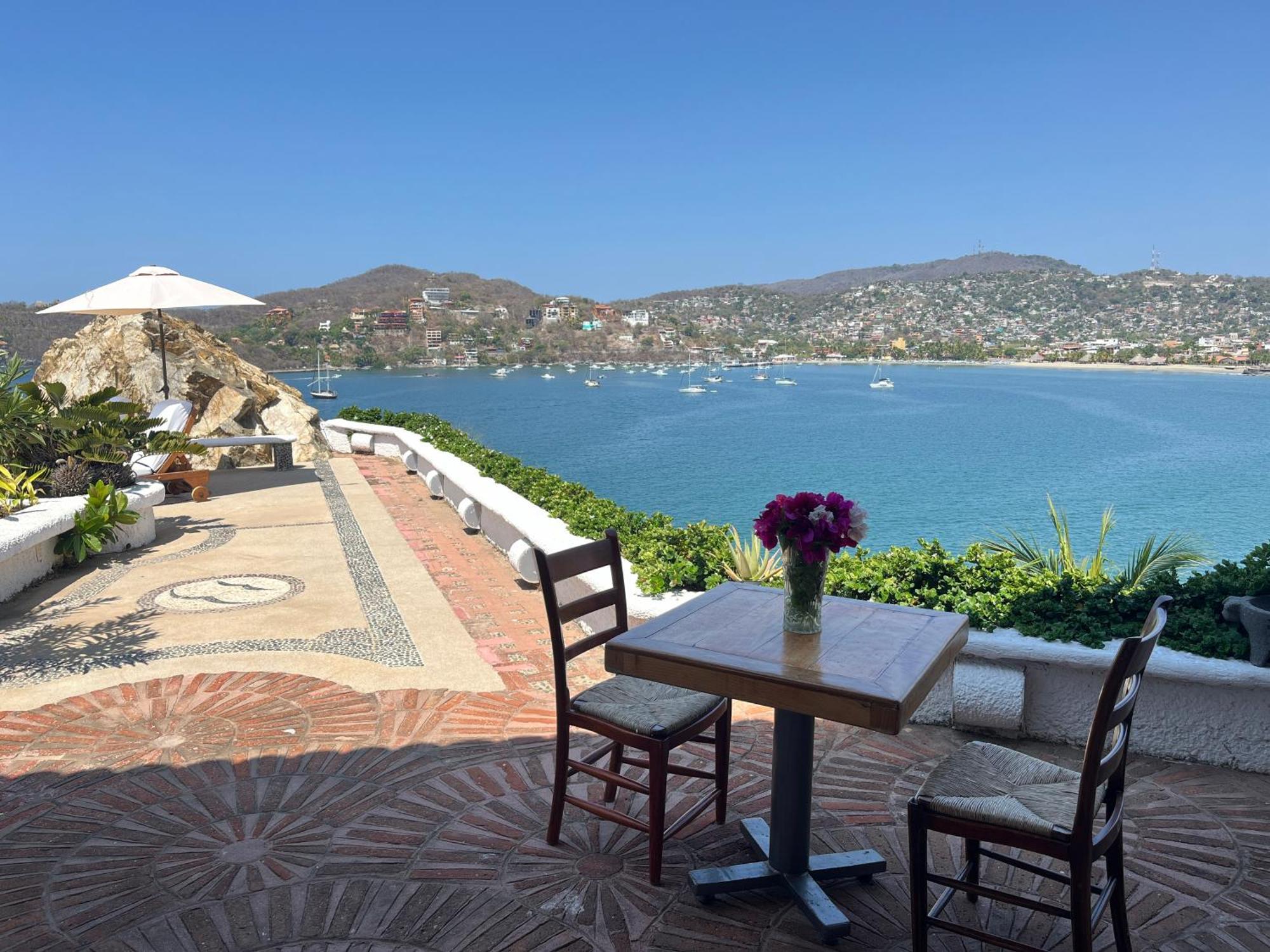 Villa De La Roca Zihuatanejo Exterior photo